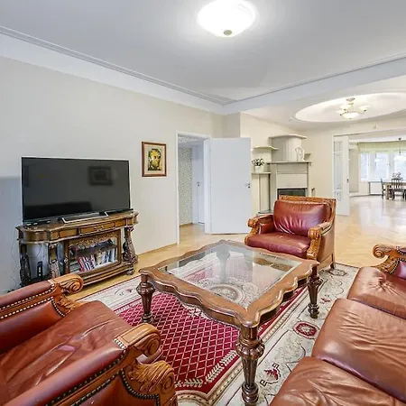 Elegance In The Heart Of - 150 M2 Luxurious With 4 Large Bedrooms! Apartment *