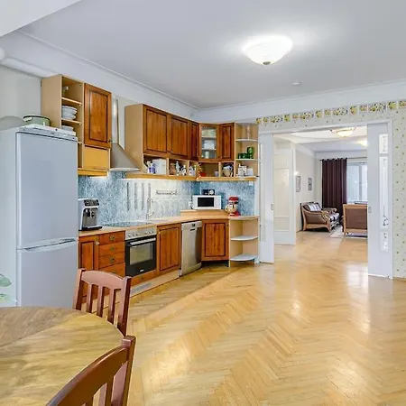 Elegance In The Heart Of - 150 M2 Luxurious With 4 Large Bedrooms! Apartment Tallinn