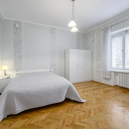 Apartment Elegance In The Heart Of - 150 M2 Luxurious With 4 Large Bedrooms!